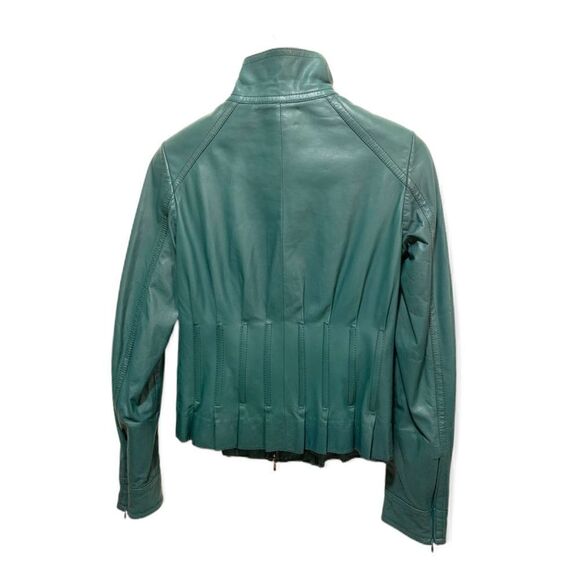 ❤️SOLD❤️ESCADA Short Mock-Neck Fitted Leather Jacket - Picture 5 of 9